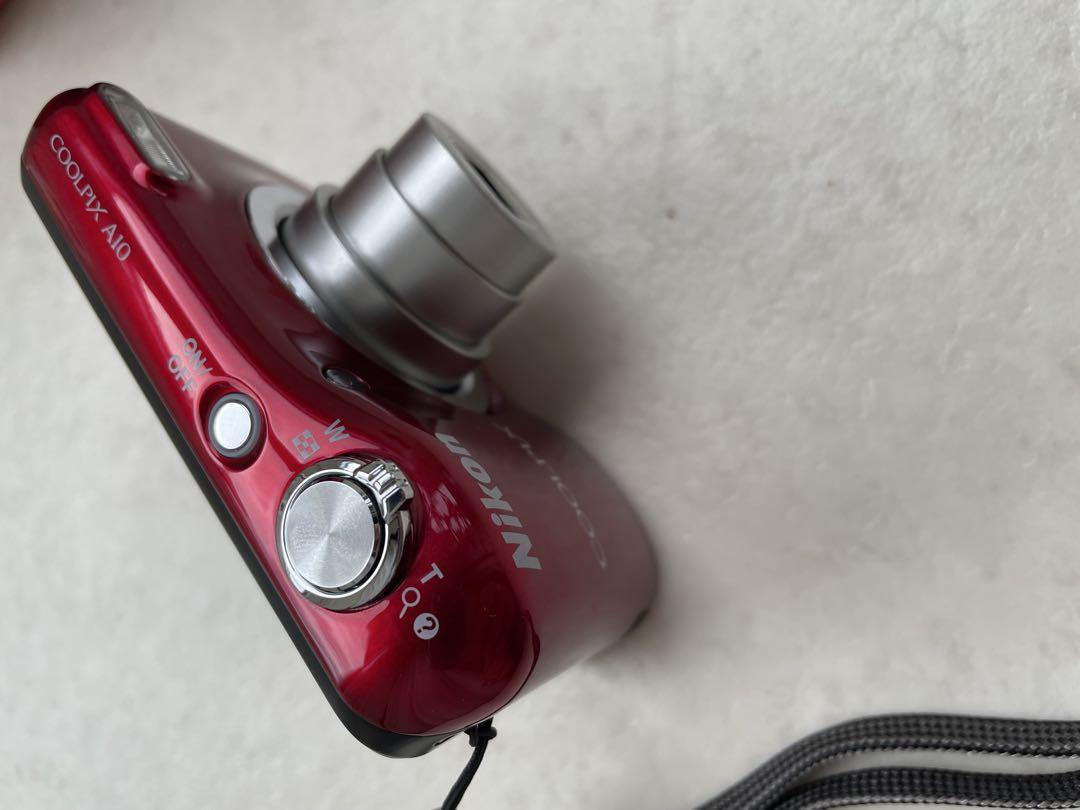 本日値引き　美品　Nikon COOLPIX A10 レッド