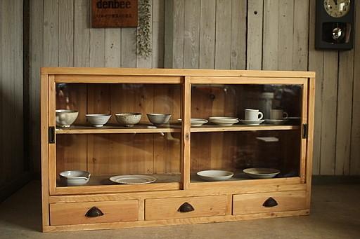 古い木枠のガラス戸棚 引き出し3杯 水屋 - メルカリ