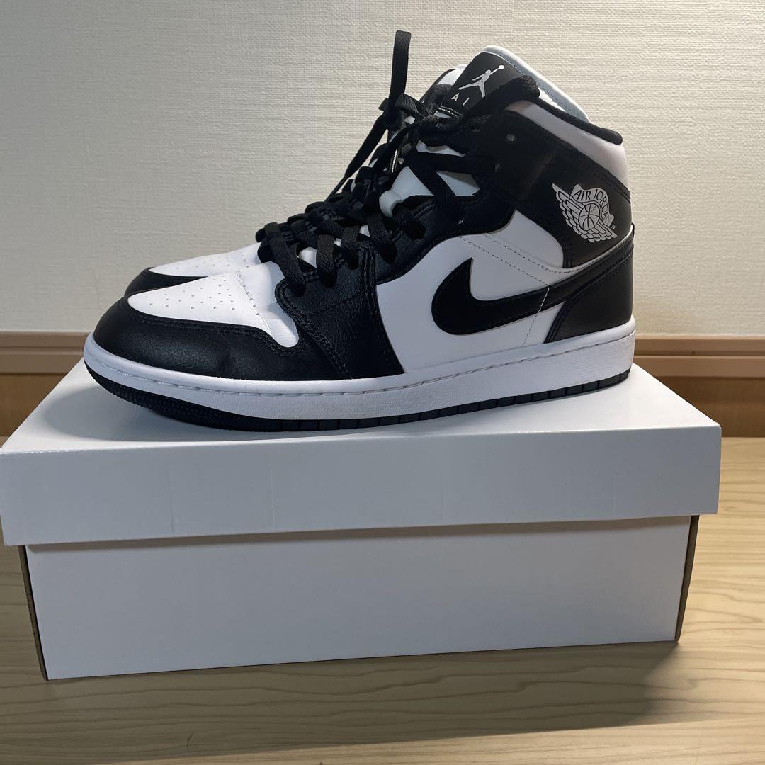 Nike Air Jordan 1 mid black white