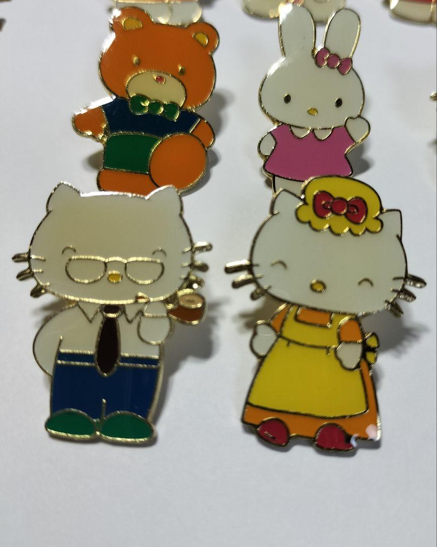キティ　仲間たち　ピンバッジ　12コセット キティ仲間たちピンバッジ12コセット
