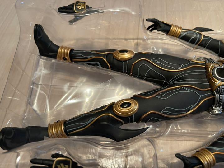 RAH DX 仮面ライダークウガ アルティメットフォーム RAH DX 仮面ライダークウガ アルティメットフォーム