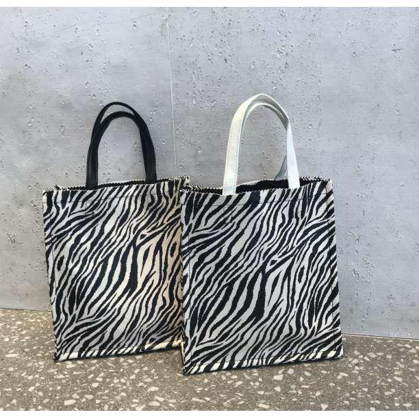 ゼブラ スクエアトートバッグ ホワイト アニマル zebra 柄物 レディース 予約早割 アニマル ホワイト スクエアトートバッグ ゼブラ zebra レディース 柄物 ハンドバッグ
