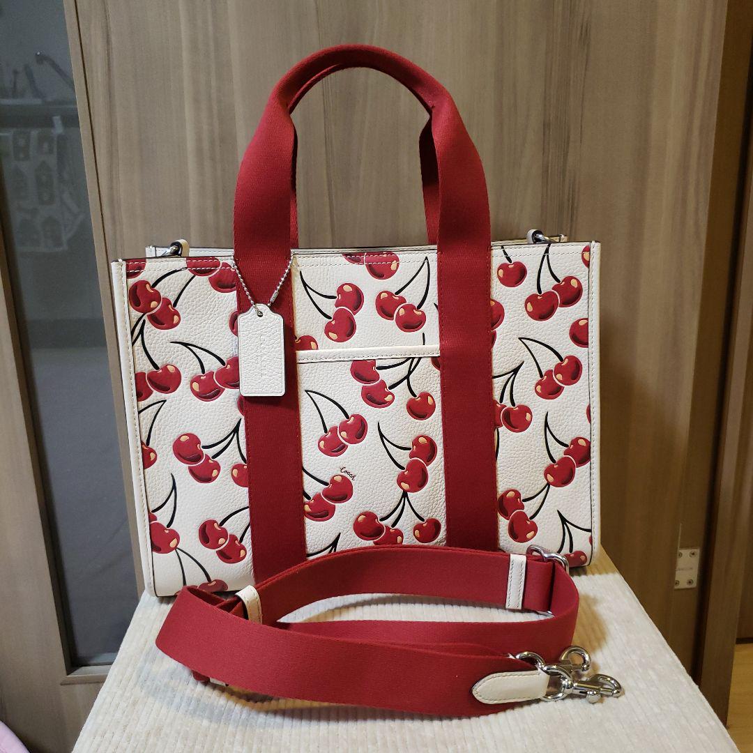 国内発送 すぐ【COACH】スミス トート バッグ チェリー プリント 国内発/本物保証/COACH チェリープリント☆スミス トートバッグ