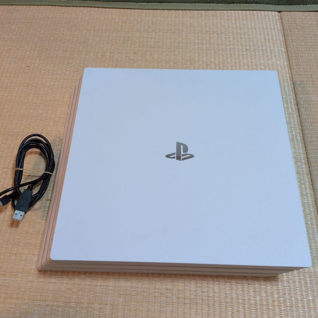 PS4 CUH-7200BB01目立った傷や汚れなし