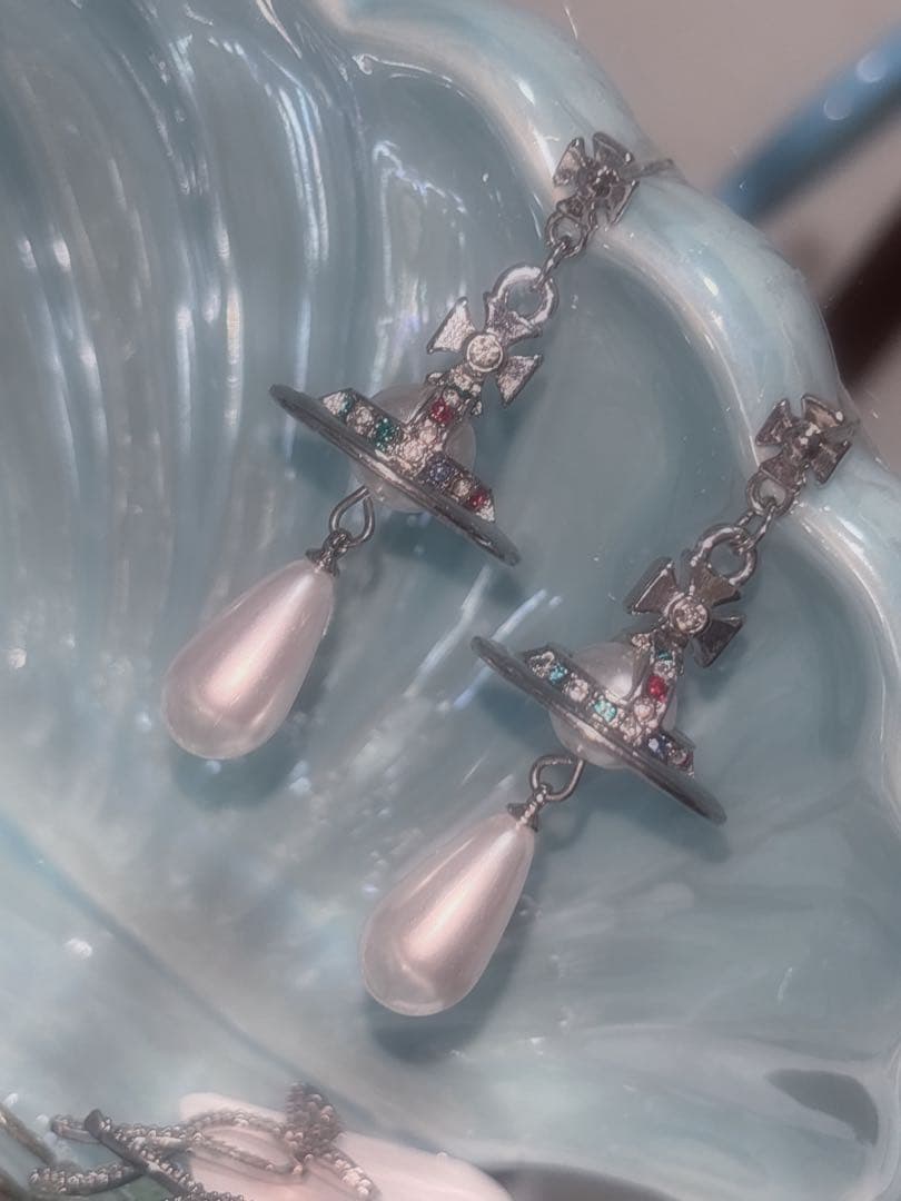 Vivienne Westwood ティアードロップ パール オーブピアス Vivienne Westwood ティアードロップ パール オーブピアス