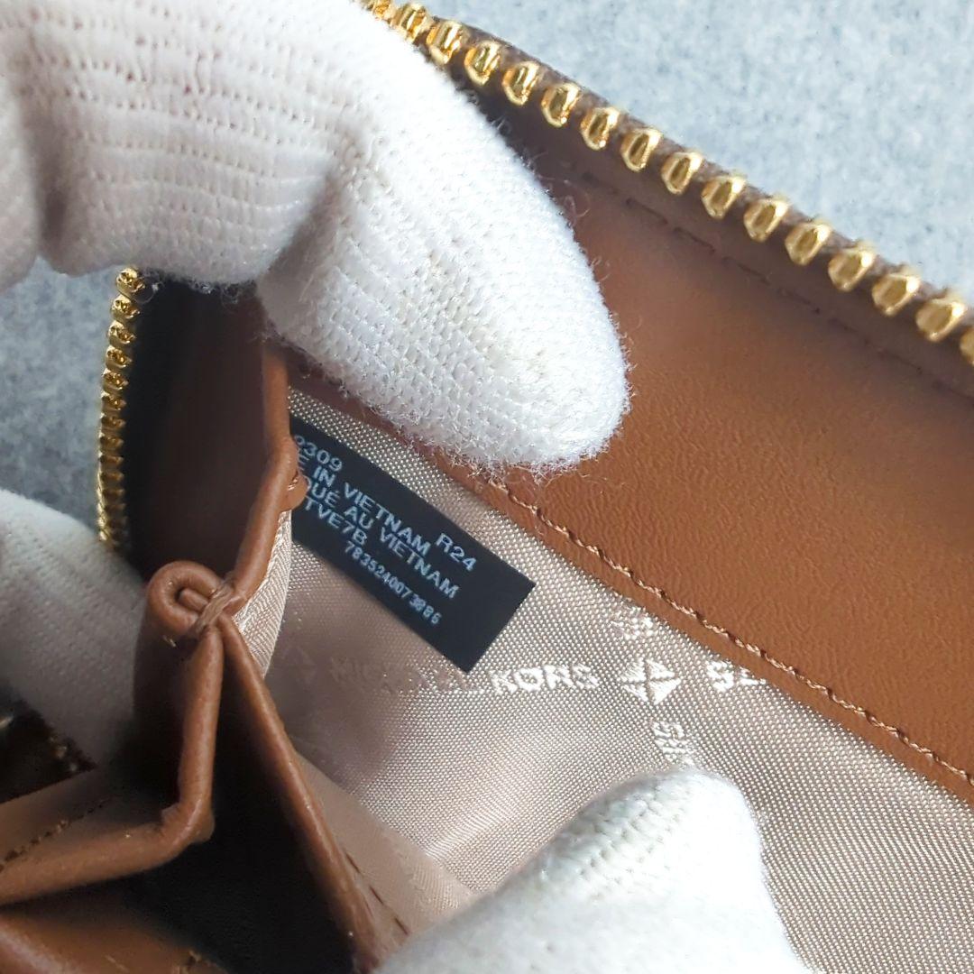 未使用品 マイケルコース ストライプ付き ラウンドファスナー長財布 未使用品 マイケルコース ストライプ付き ラウンドファスナー長財布