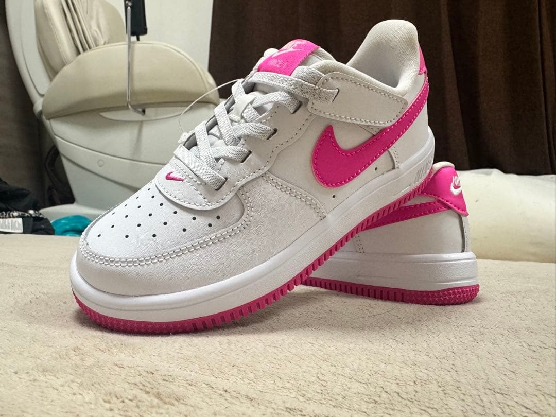 【新品19cm】NIKE エアフォース１ホワイト/ピンク　限定カラー