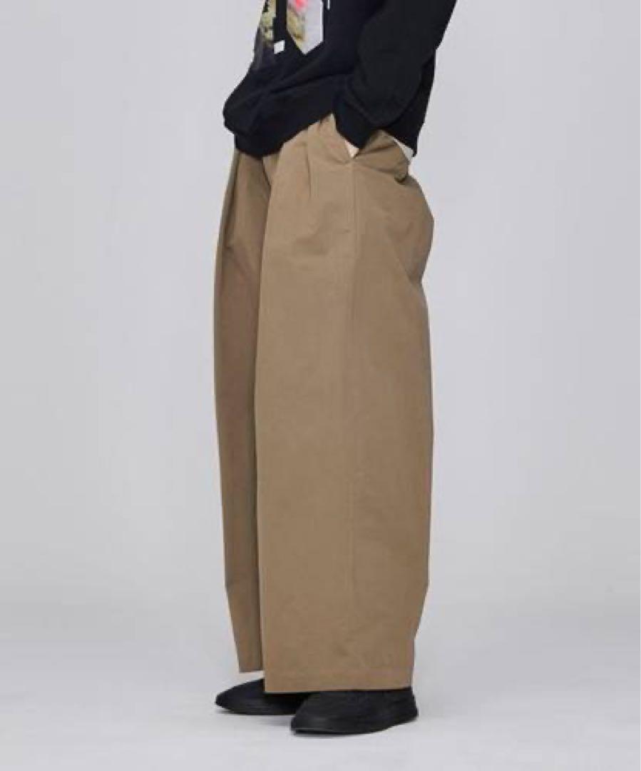 パンツ HIGH COUNT RUBBER CLOTH WIDE CHINOS(BEG)