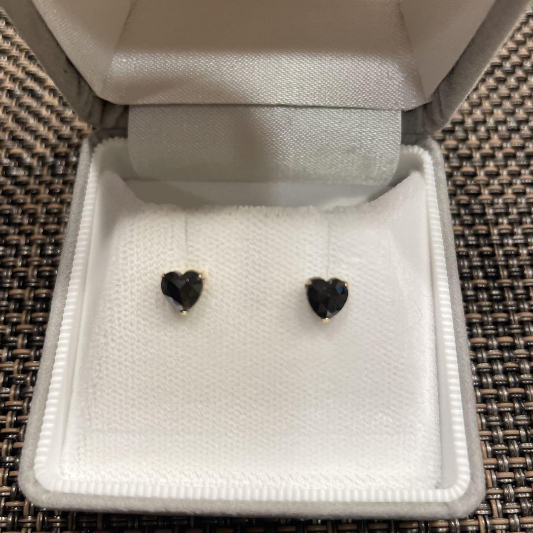 18K ブラックダイヤピアス ハートシェイプ 1.0ct