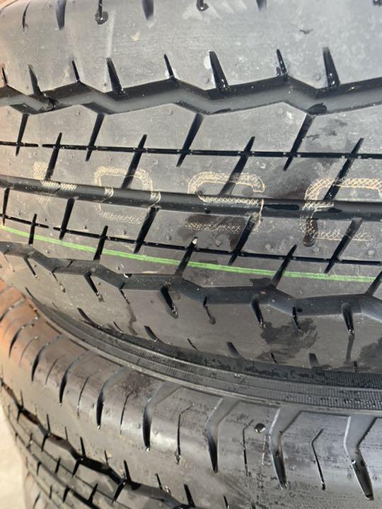 ホイールキⓗ ハイエース新車外し タイヤ&ホイール4本セット JVFeE-m56673012225 倉庫内保管 Ⅲさんより