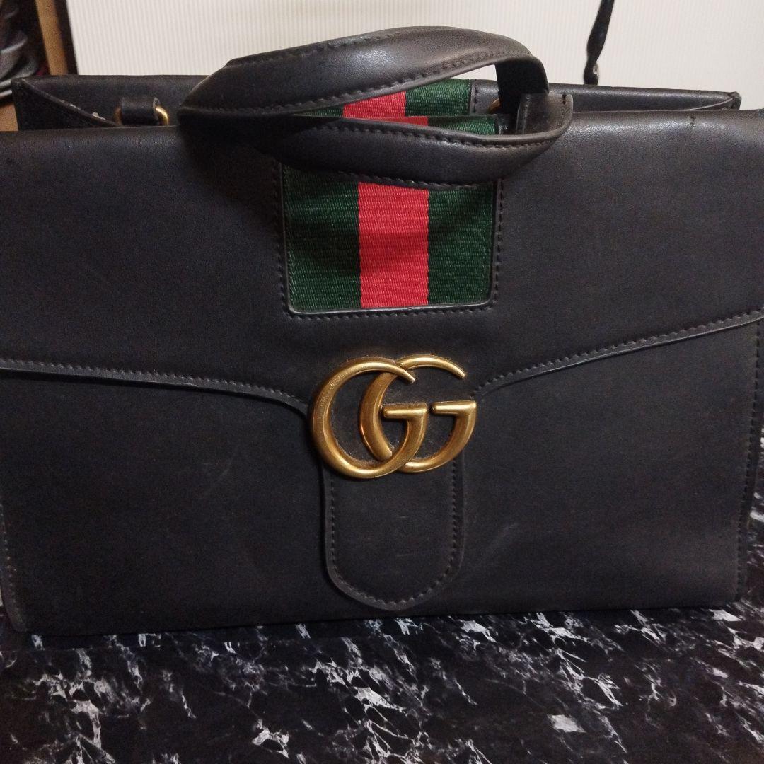Gucci GGロゴ付きレザーバッグ