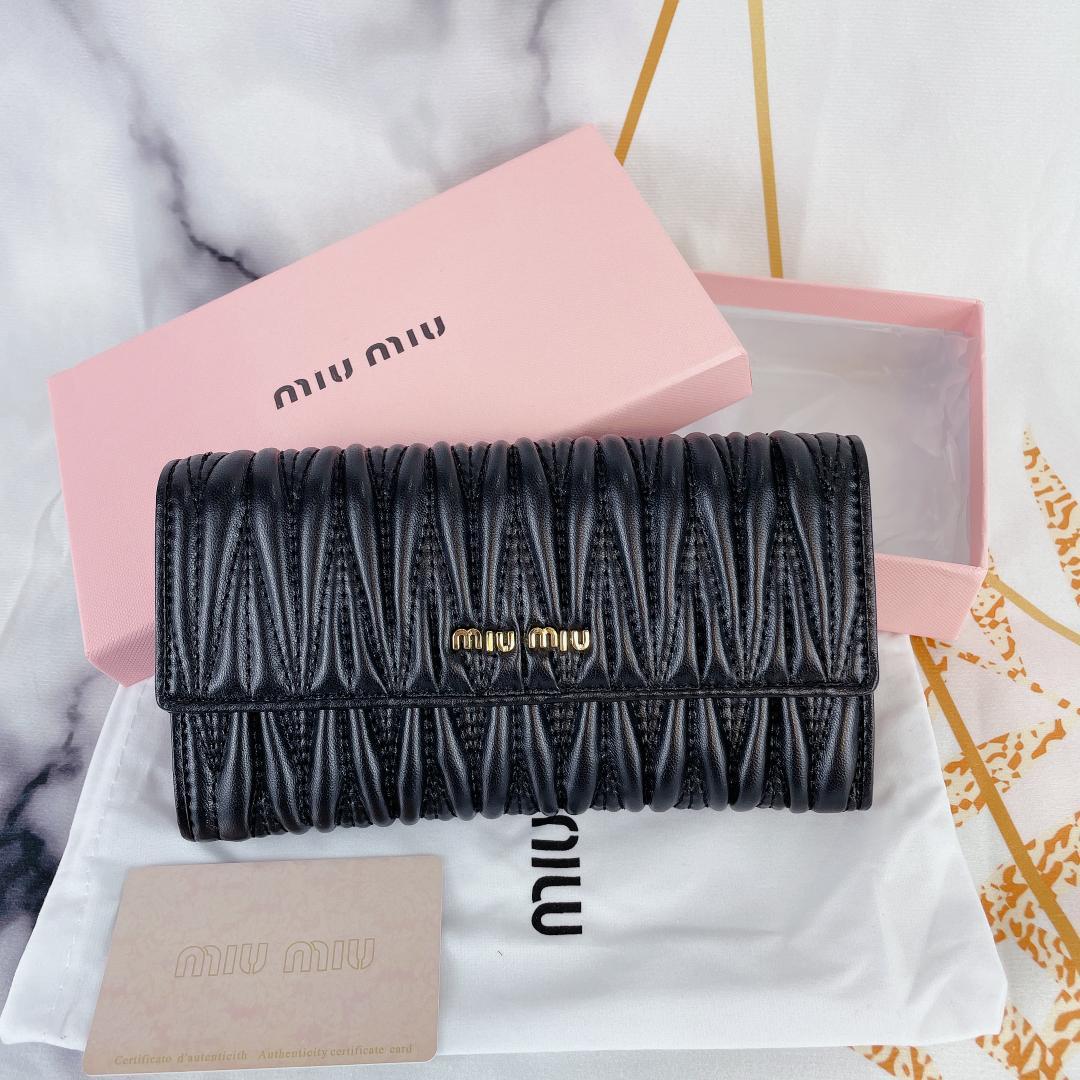 miumiu ミュウミュウ　長財布 ミュウミュウ 長財布 中古