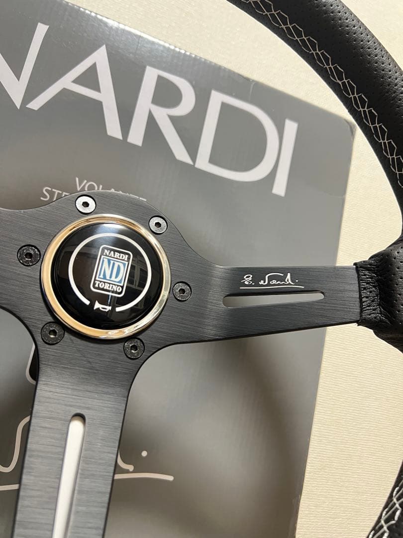 【最終値下げ】ナルディ（NARDI）クラシックレザーステアリング 14インチ
