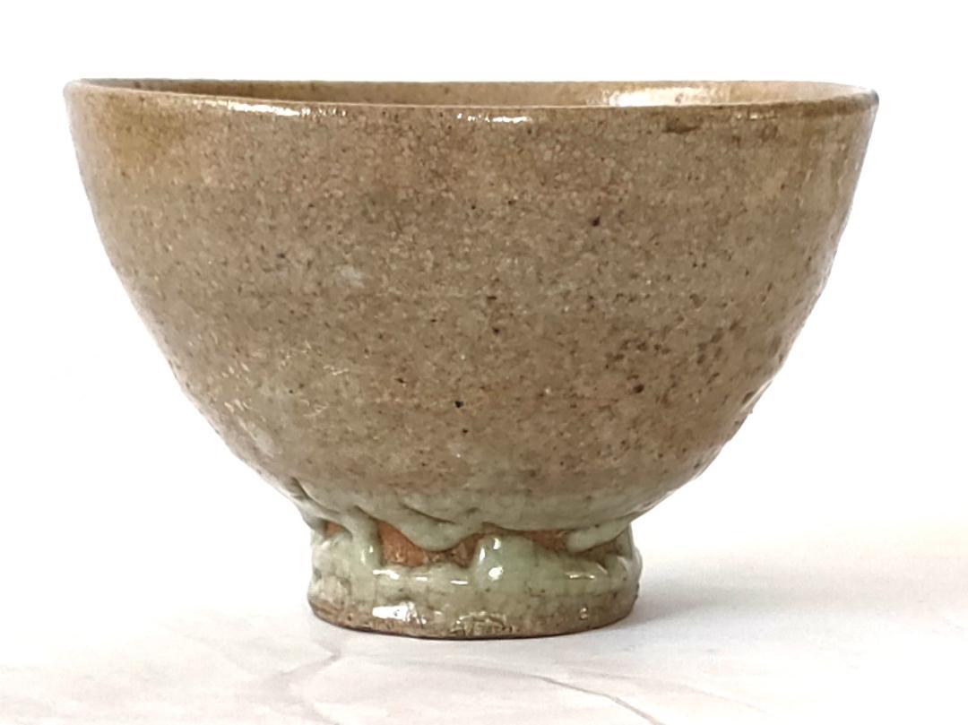 茶碗 薄茶色 下部と裏底に釉薬 Ae-236