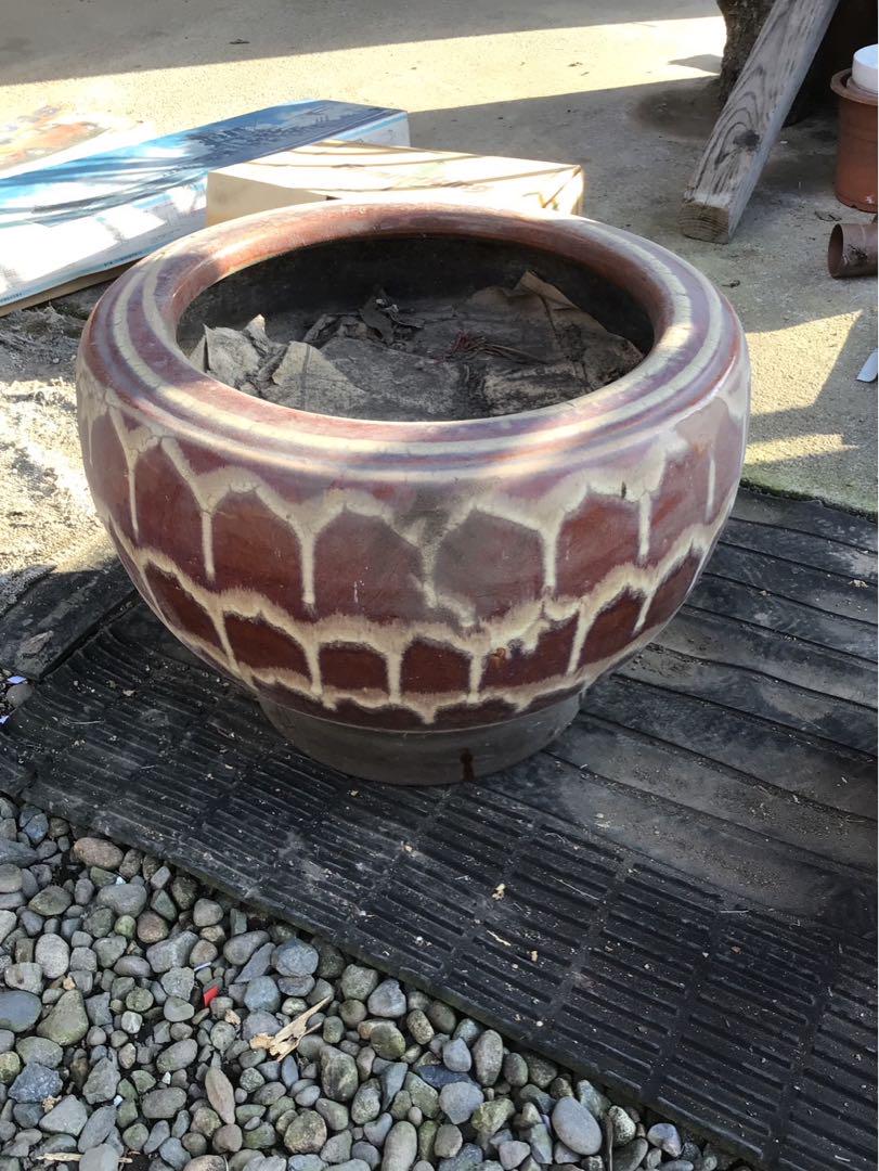 陶器製 水鉢・睡蓮鉢 茶色と白　メダカ鉢　金魚鉢