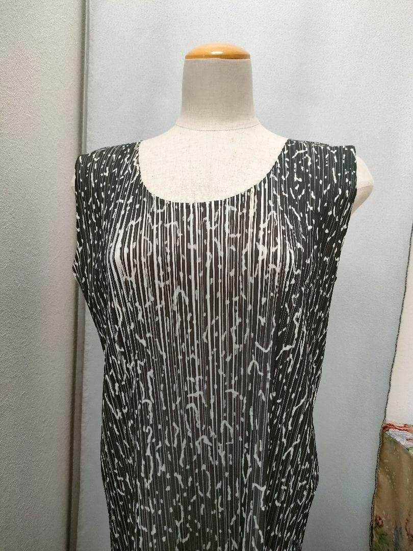 プリーツプリーズ　PLEATS PLEASE ISSEY MIYAKE　グレー