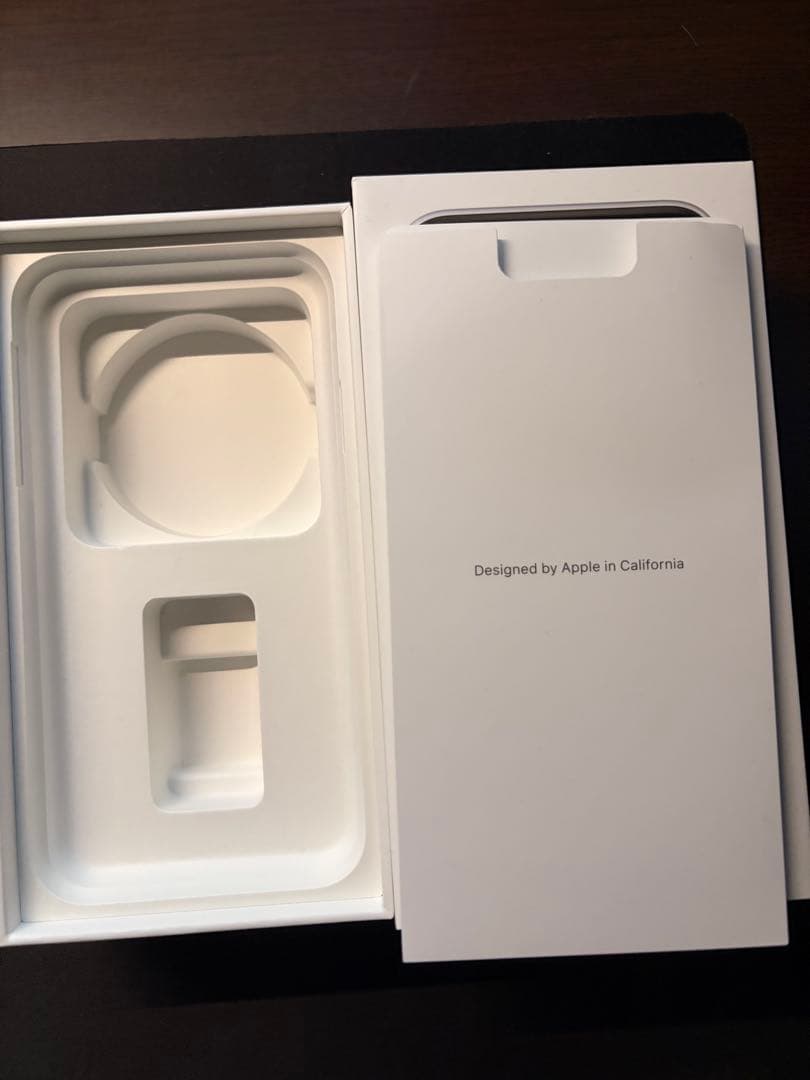 Apple iPhone XR ホワイト 箱付き - メルカリ