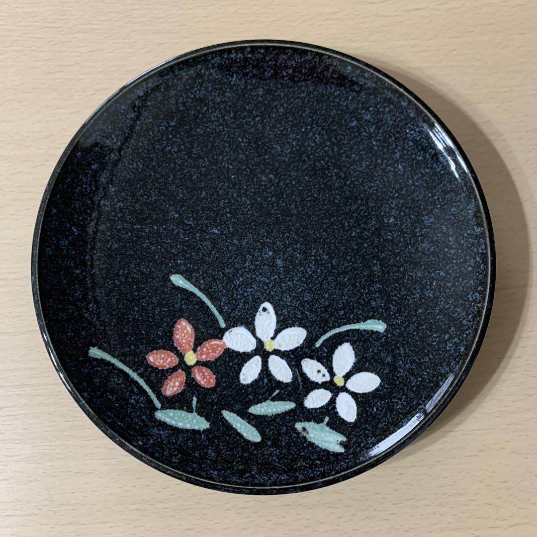 花柄 黒い陶器皿