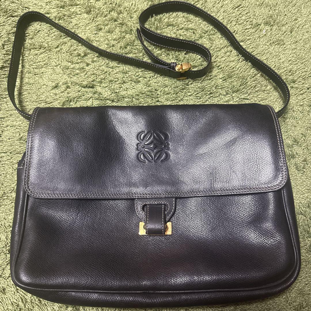 LOEWE ブラック ショルダーバッグ