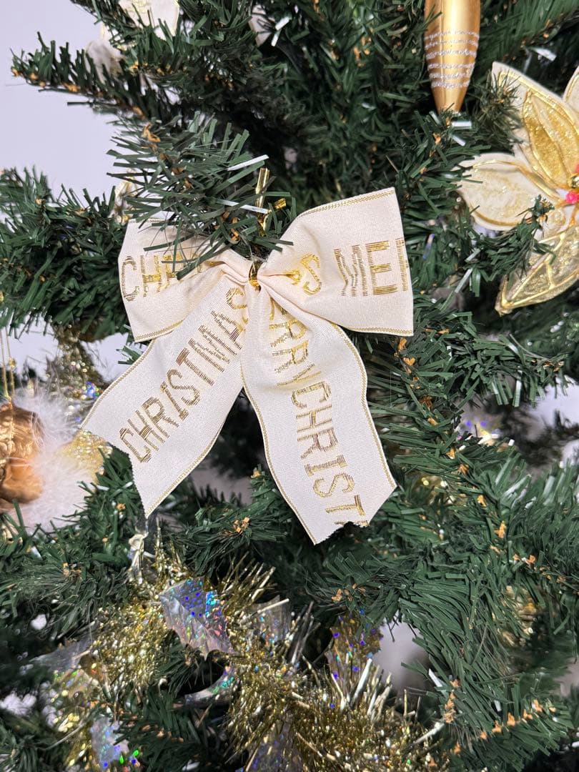 ゴールドのオーナメント クリスマスツリー