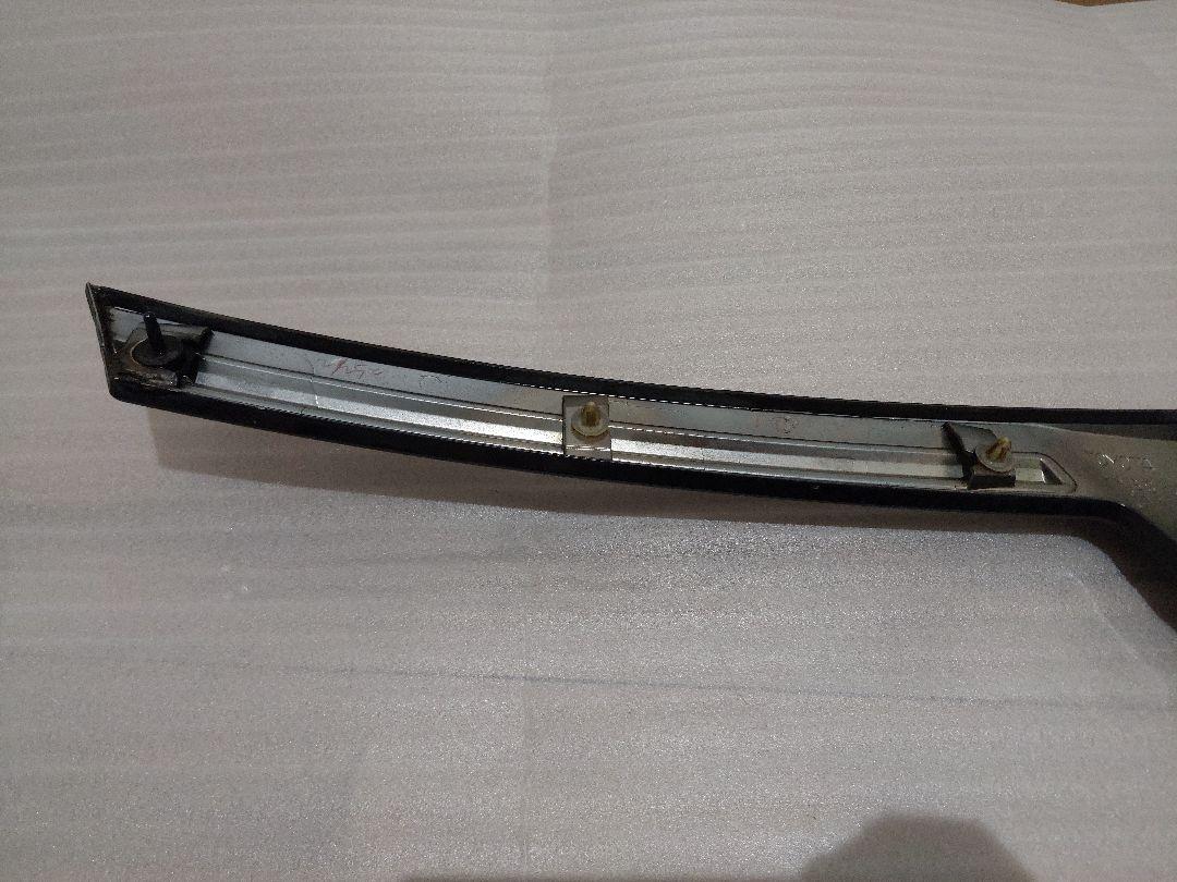 80系　前期　ヴォクシー 純正 ボンネットモール 75770-28130　グリル 80系 前期 ヴォクシー 純正 ボンネットモール 75770-28130