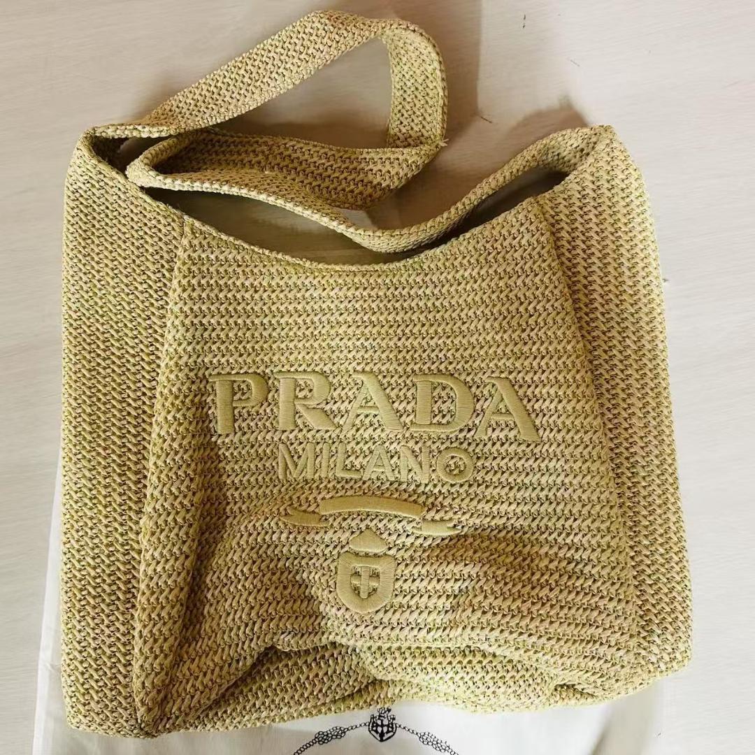 PRADA ベージュ かごバッグ