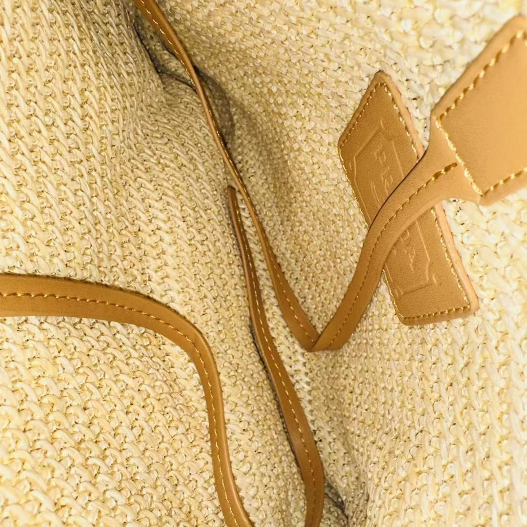 PRADA ベージュ かごバッグ