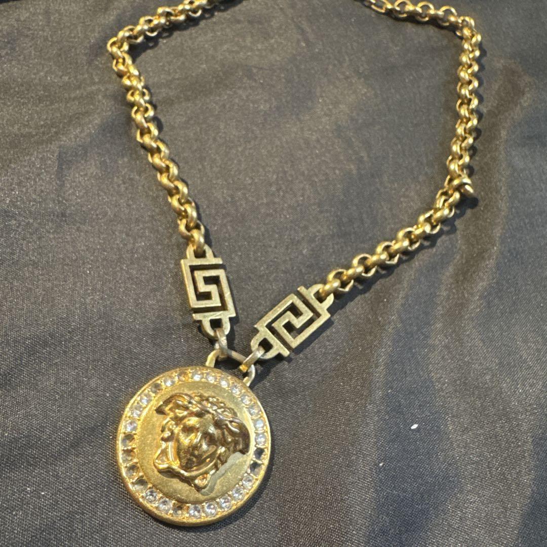 VERSACE メダル型ネックレス