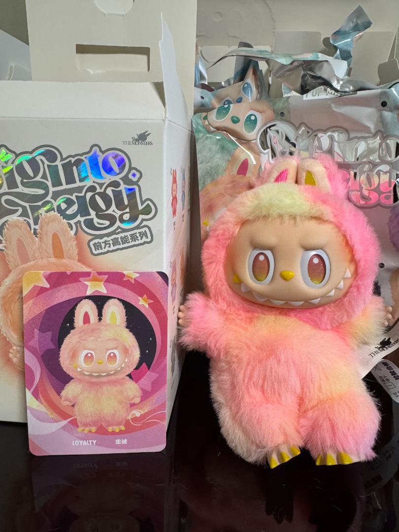 ラブブ labubu Big into Energy LOYALTY