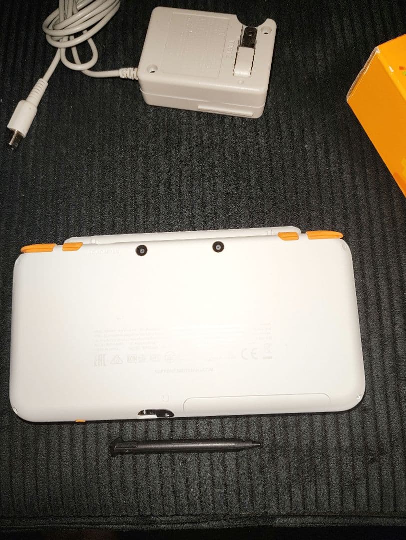 New Nintendo 2DS LL ホワイト オレンジ 充電器付きNintendo 3DS UP786_INFO
