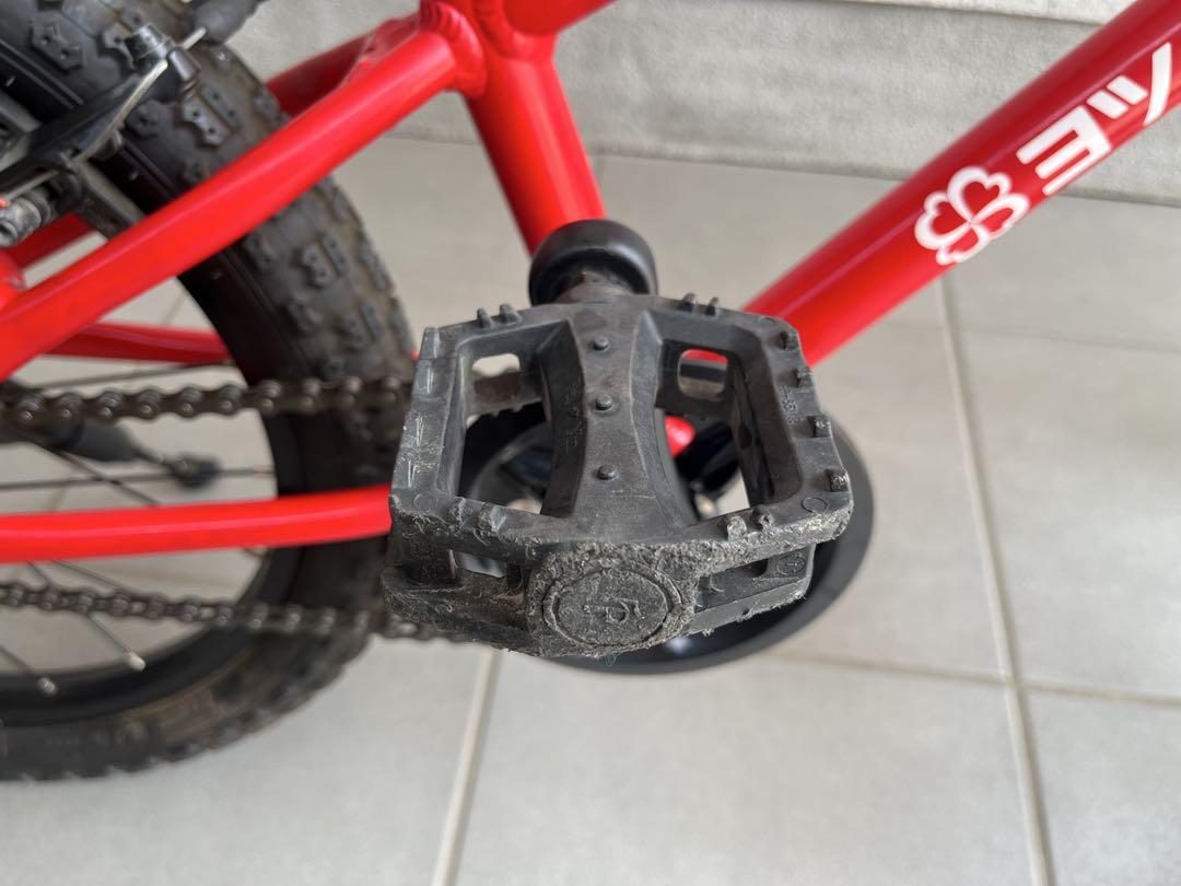 ヨツバサイクル　18インチ　ヒーローレッド