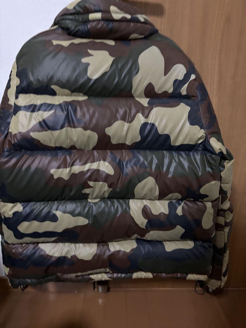 MONCLER 迷彩柄 ダウンジャケット