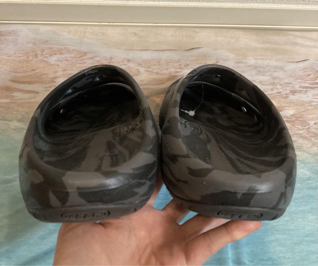 新品　KEEN ヨギ サンダル　ペイント柄　黒×グレー 26㎝