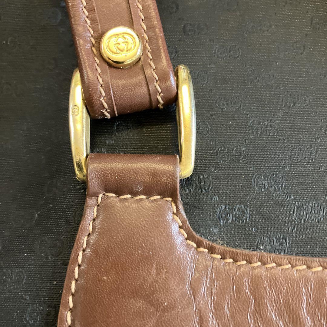 GUCCI 黒　字柄ボストンバッグ・旅行用バッグ綺麗め