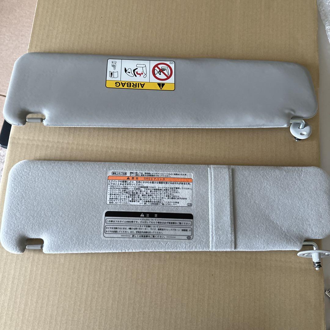 トヨタレジアスエースワイドボディー仕様グレー サンバイザー未使用品ですパーツ