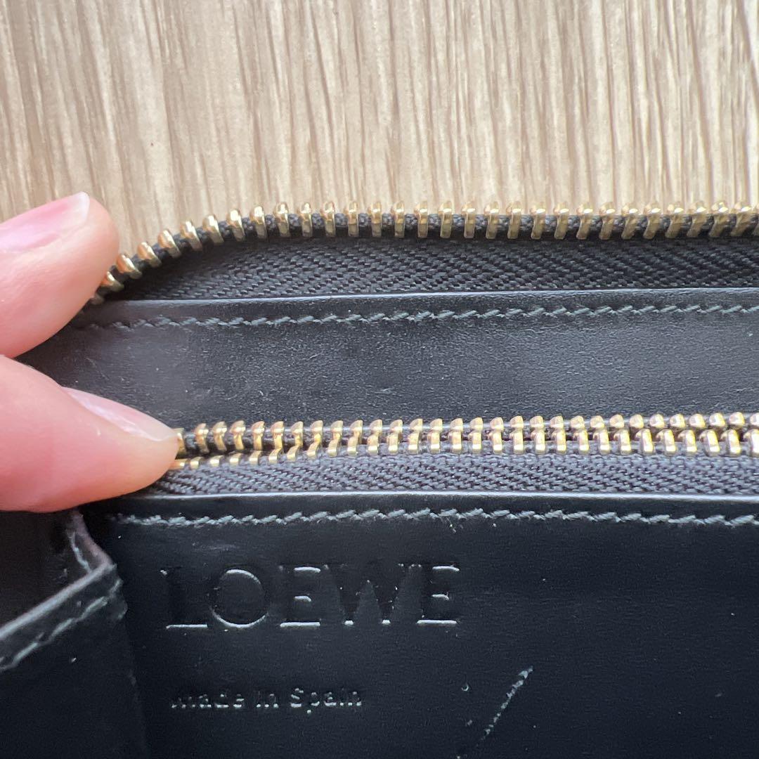 LOEWE 二つ折り財布 黒 レザー ゴールドジップ