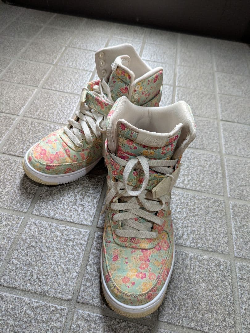 WMNS AIR FEATHER HI PRM　エアフェザーハイプレミアム　花柄