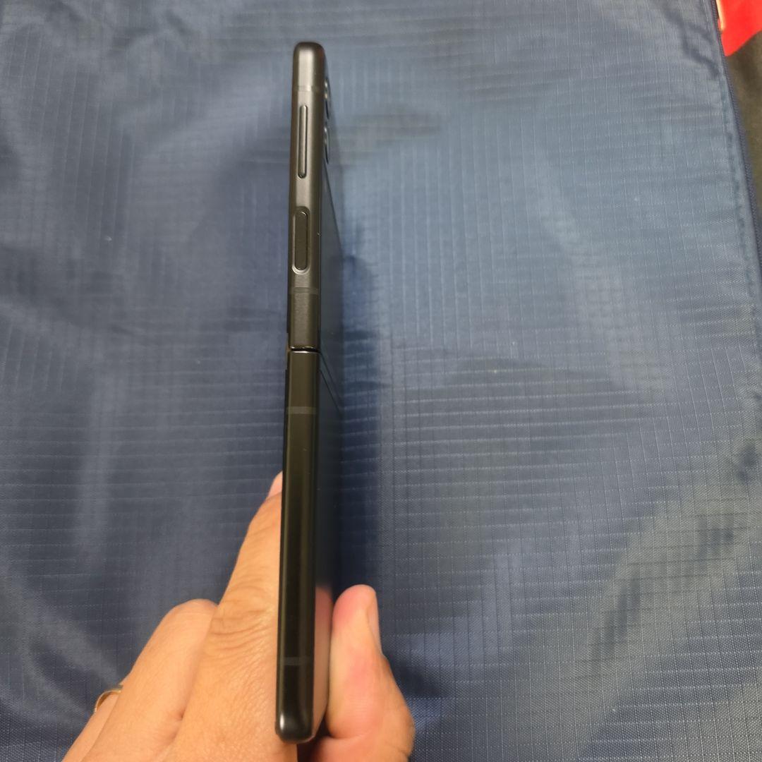 Samsung Z Flip3 5G 折りたたみ式スマートフォン ブラック