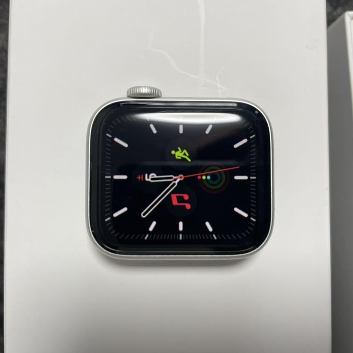 100%新品SALE Apple Watch5 シルバーアルミニウム40mm ホワイトスポーツバンド tsLQf-m56845845724 豊富な国産