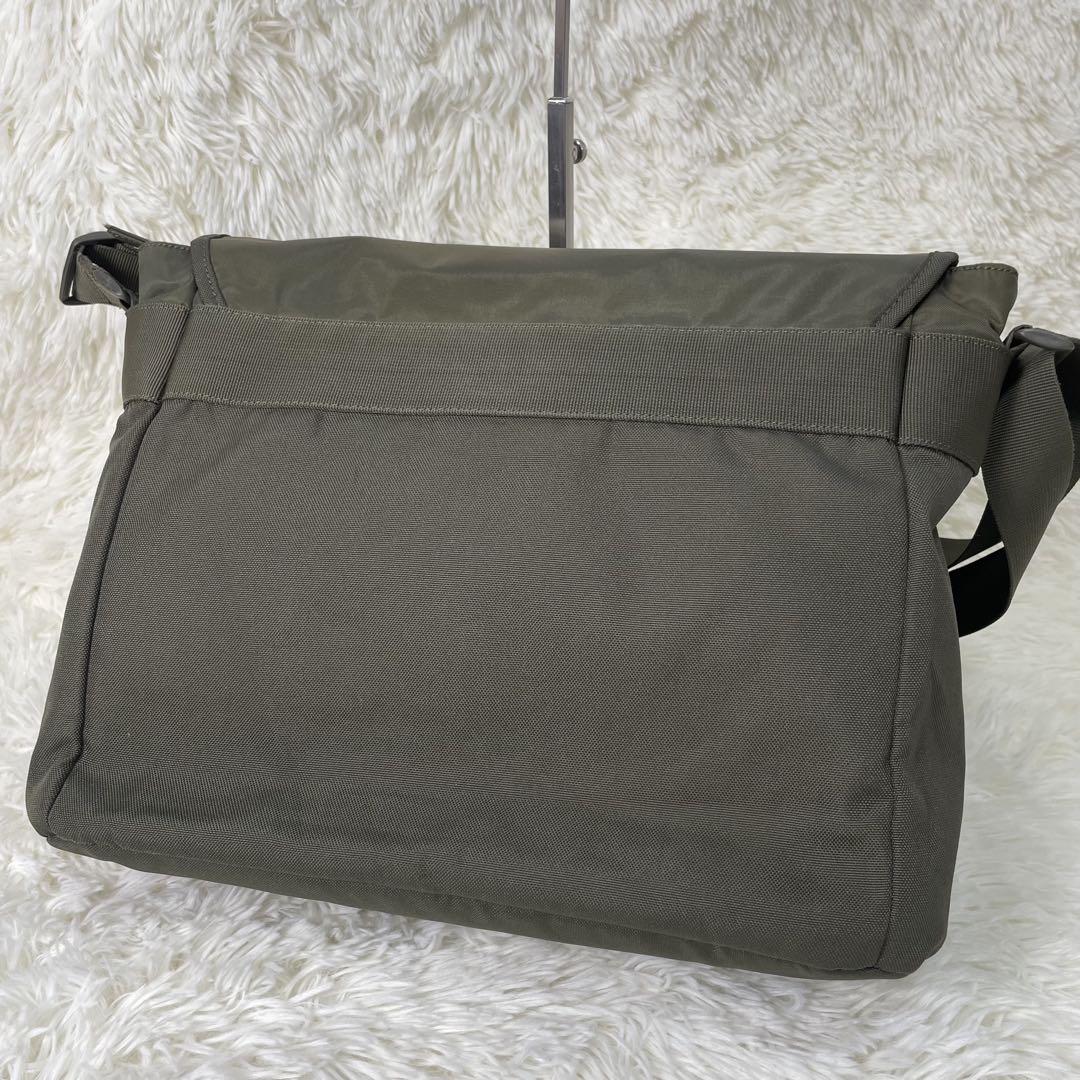美品 DIESEL ディーゼル ショルダーバッグ メッセンジャーバッグ カーキ
