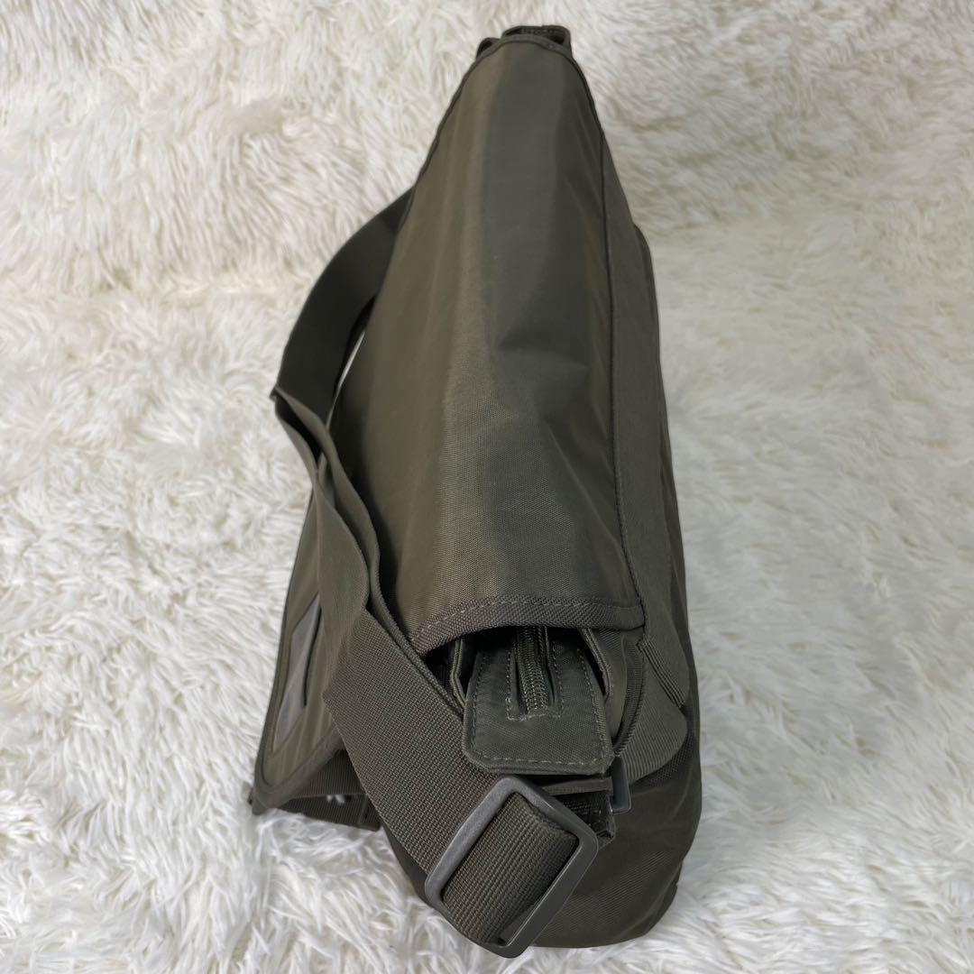 美品 DIESEL ディーゼル ショルダーバッグ メッセンジャーバッグ カーキ
