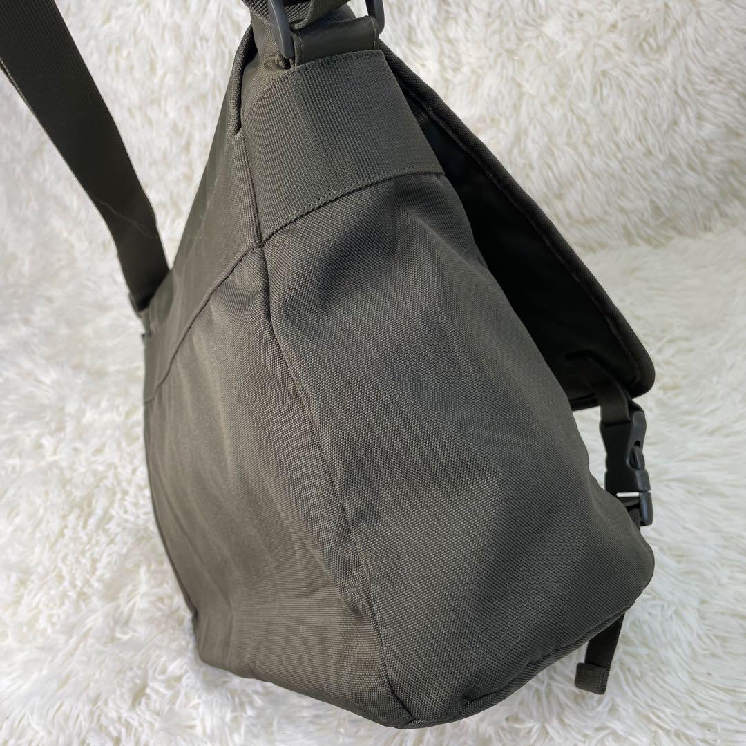 美品 DIESEL ディーゼル ショルダーバッグ メッセンジャーバッグ カーキ