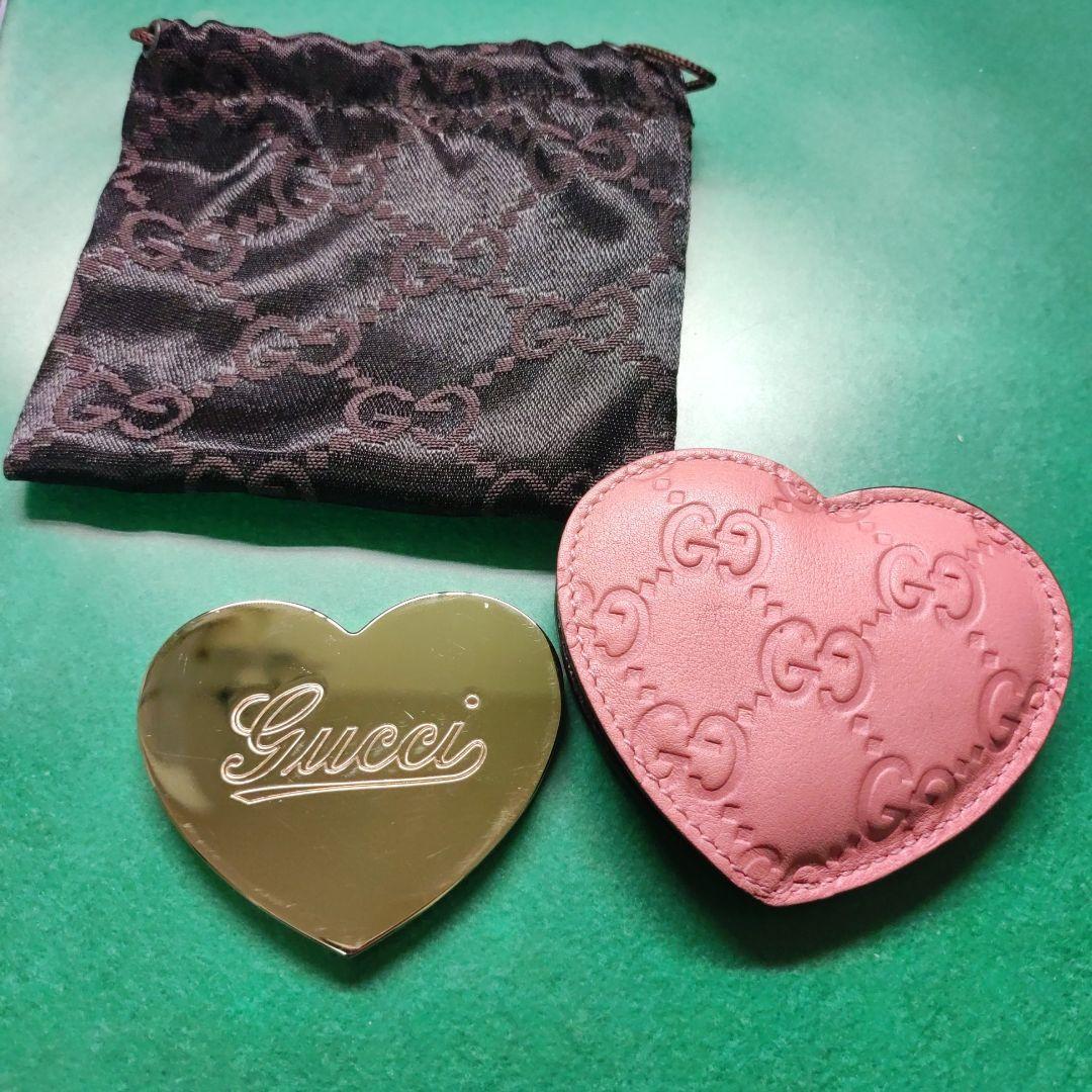 Gucci ハート型ミラー ケース付き