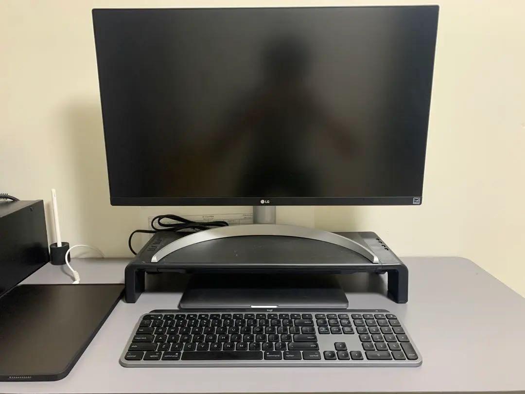 LG 27”4K モニター、キーボード