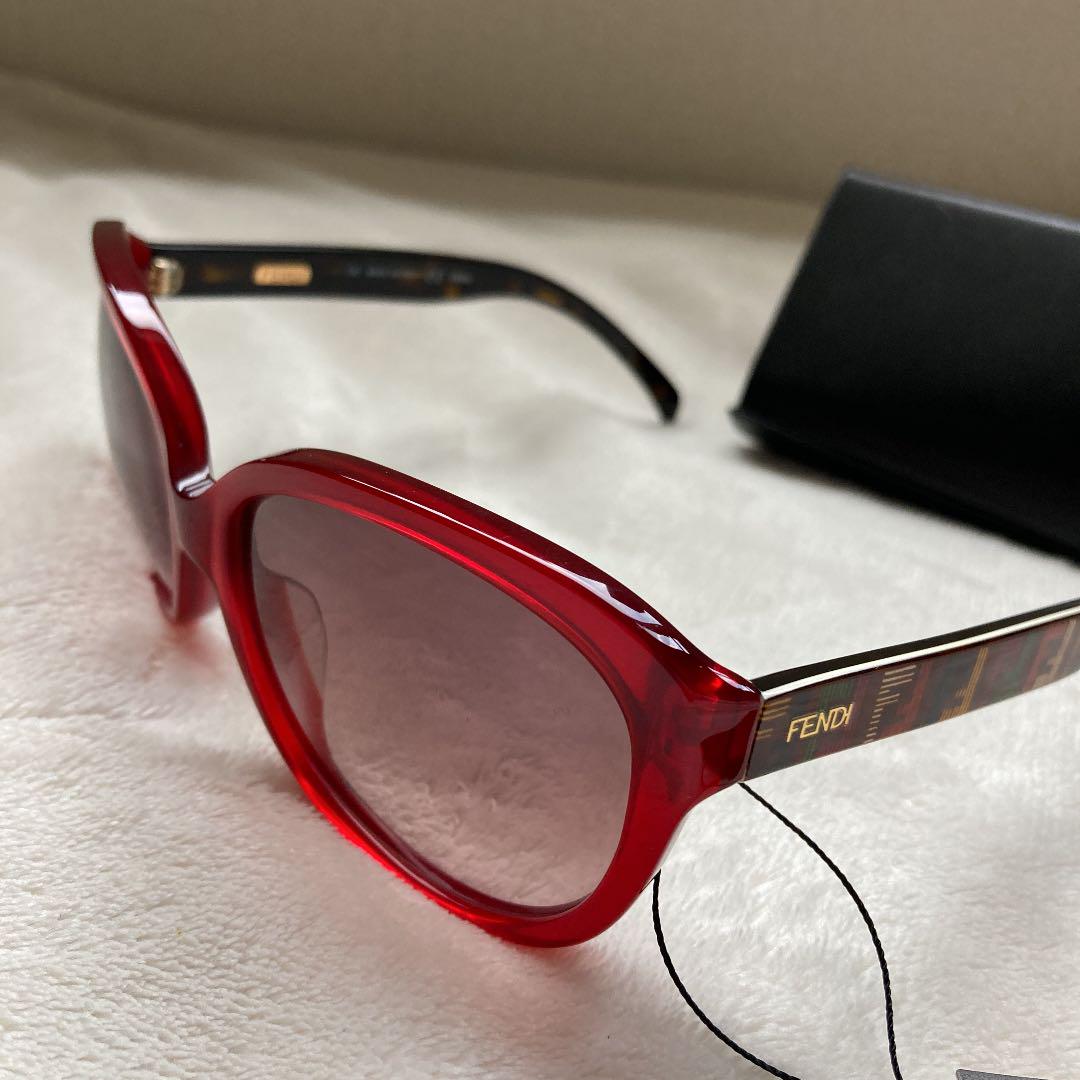 最大80%オフ 新品✨FENDI フェンディ マルチカラー サングラス カラフル レッド サングラス/メガネ 最大80%オフ 新品✨FENDI フェンディ マルチカラー サングラス カラフル レッド サングラス/メガネ