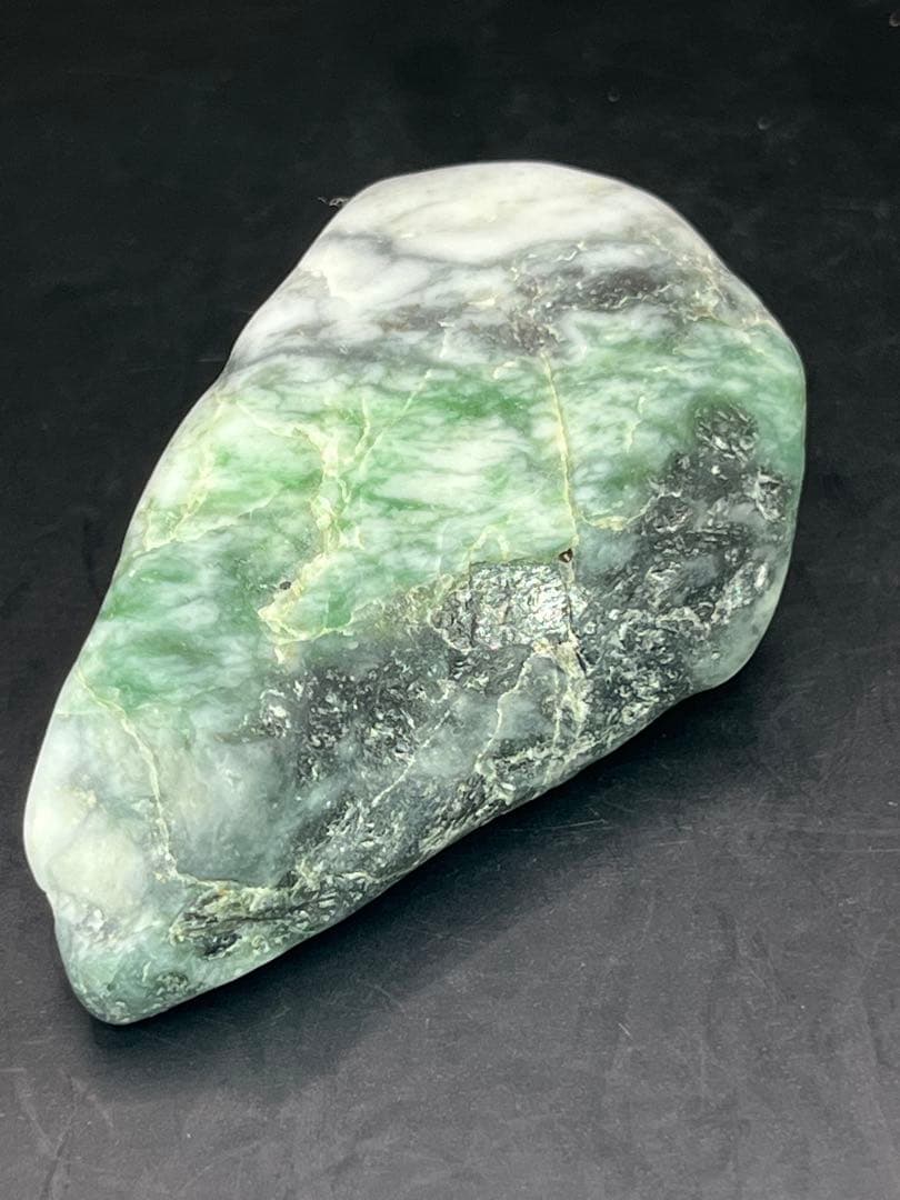 【初出品】糸魚川翡翠原石　親不知海中産　翠色71.5g