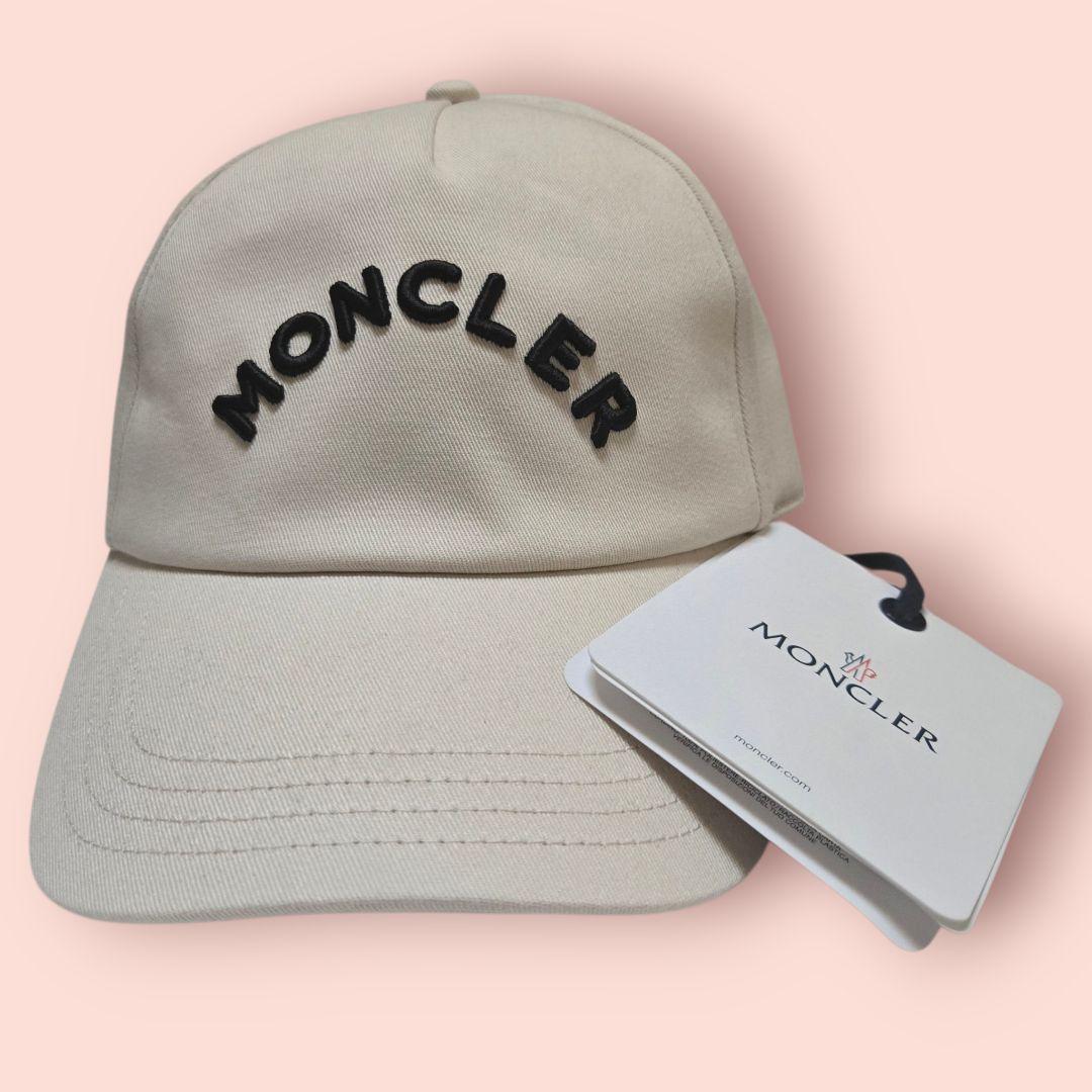 新品・未使用・訳あり◯MONCLER モンクレール キャップ◯ 新品】 MONCLER モンクレール 刺繍ロゴ キャップ ライトベージュ