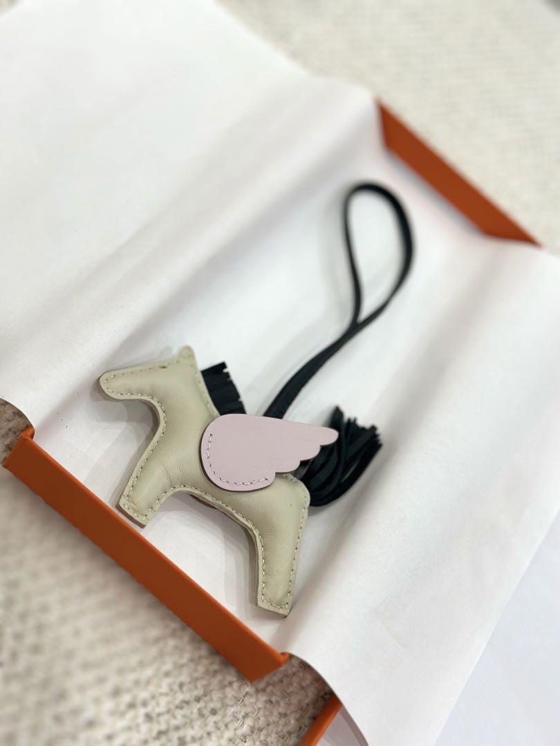 新製品情報も満載 新品未使用 HERMES クレ ペガサス PM チャーム - www