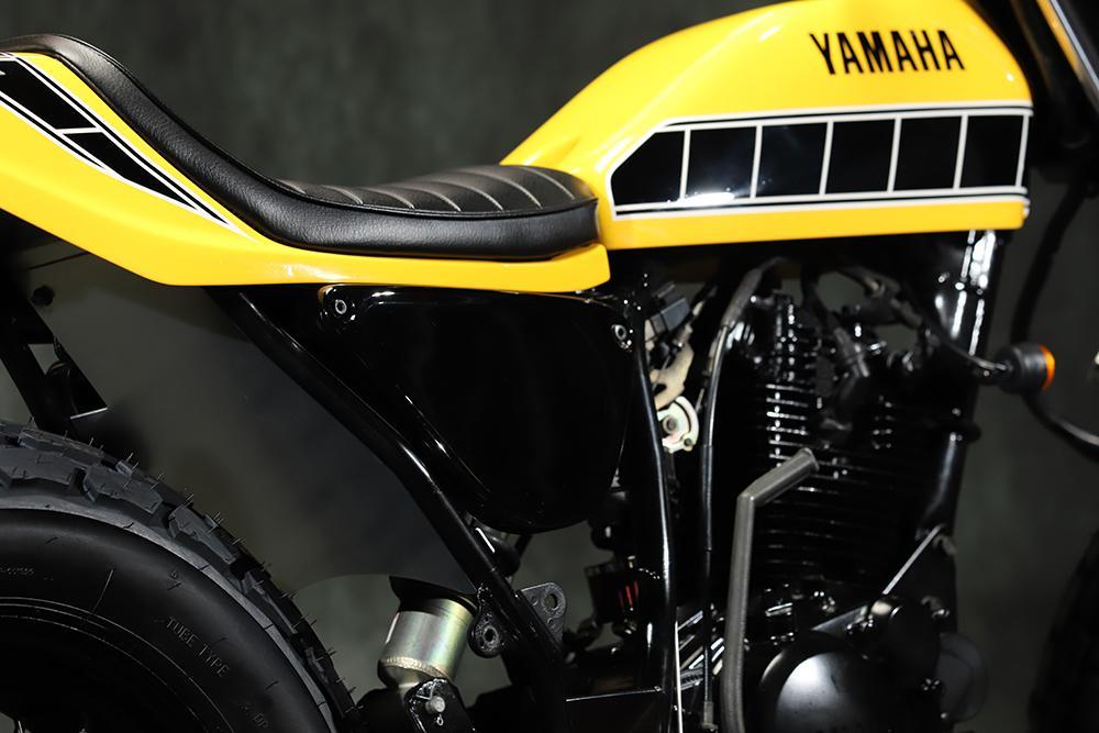 CB400SF NC42 CBXテールとサイドカバー （ドレミコレクション