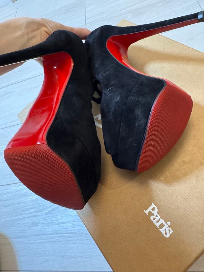 クリスチャンルブタン スエード